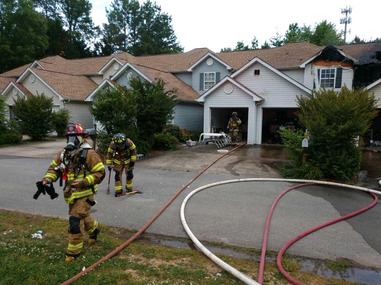 2 Alarm Fire in a 6 unit Townhome on Webb Road