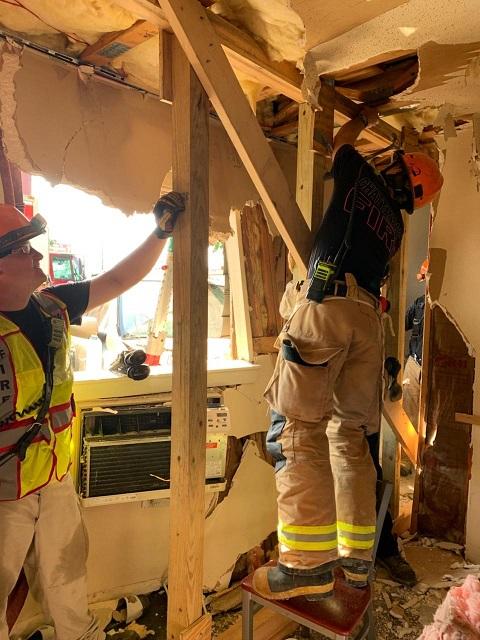 Car crashes into hotel on Lee Highway