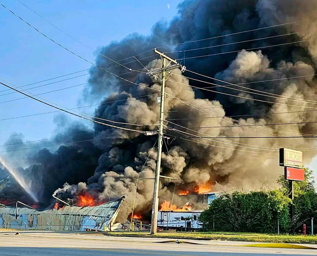 CFD & other agencies assist East Ridge with 3-alarm commercial blaze