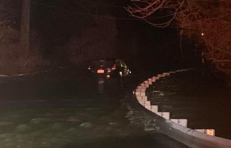 Chattanooga firefighters save woman trapped in flood waters