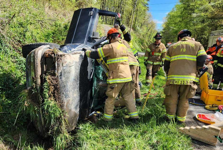 Easter extrication, one transported with injuries