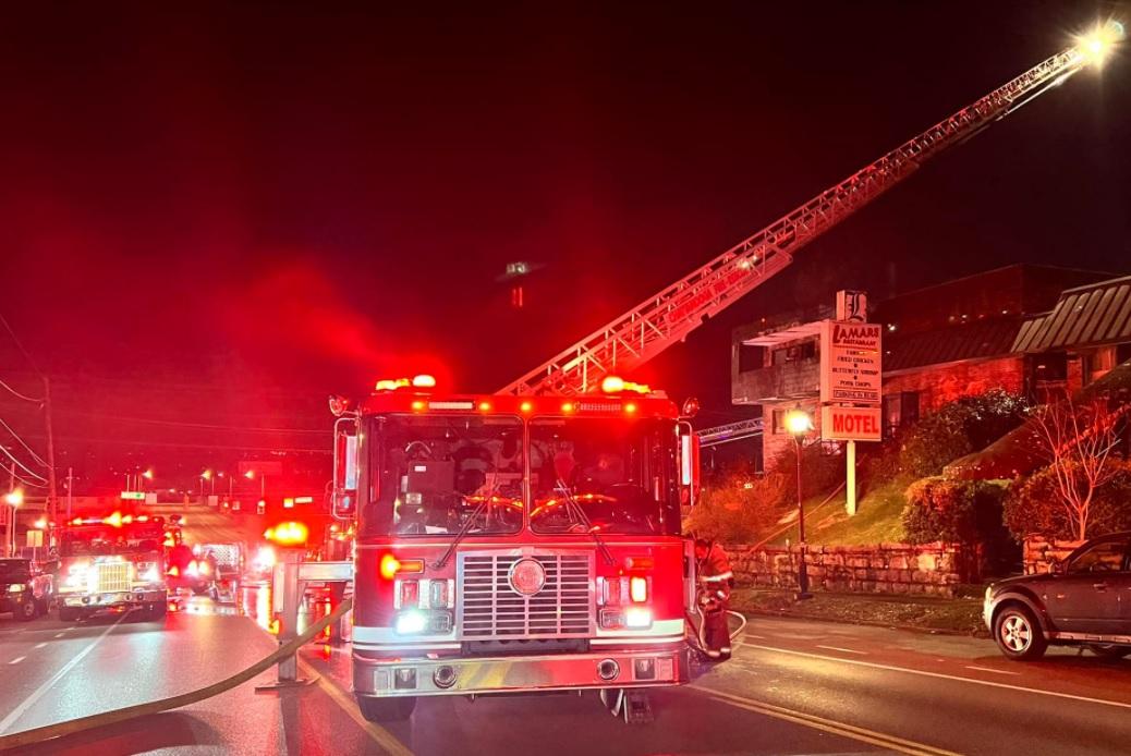 Fire at old Lamar's Restaurant & Motel