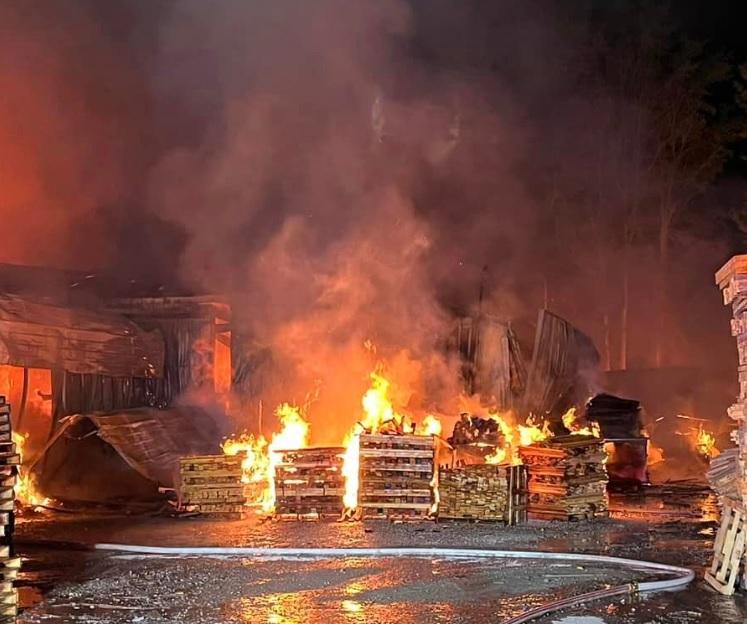 Fire destroys pallets, other property at Hixson business