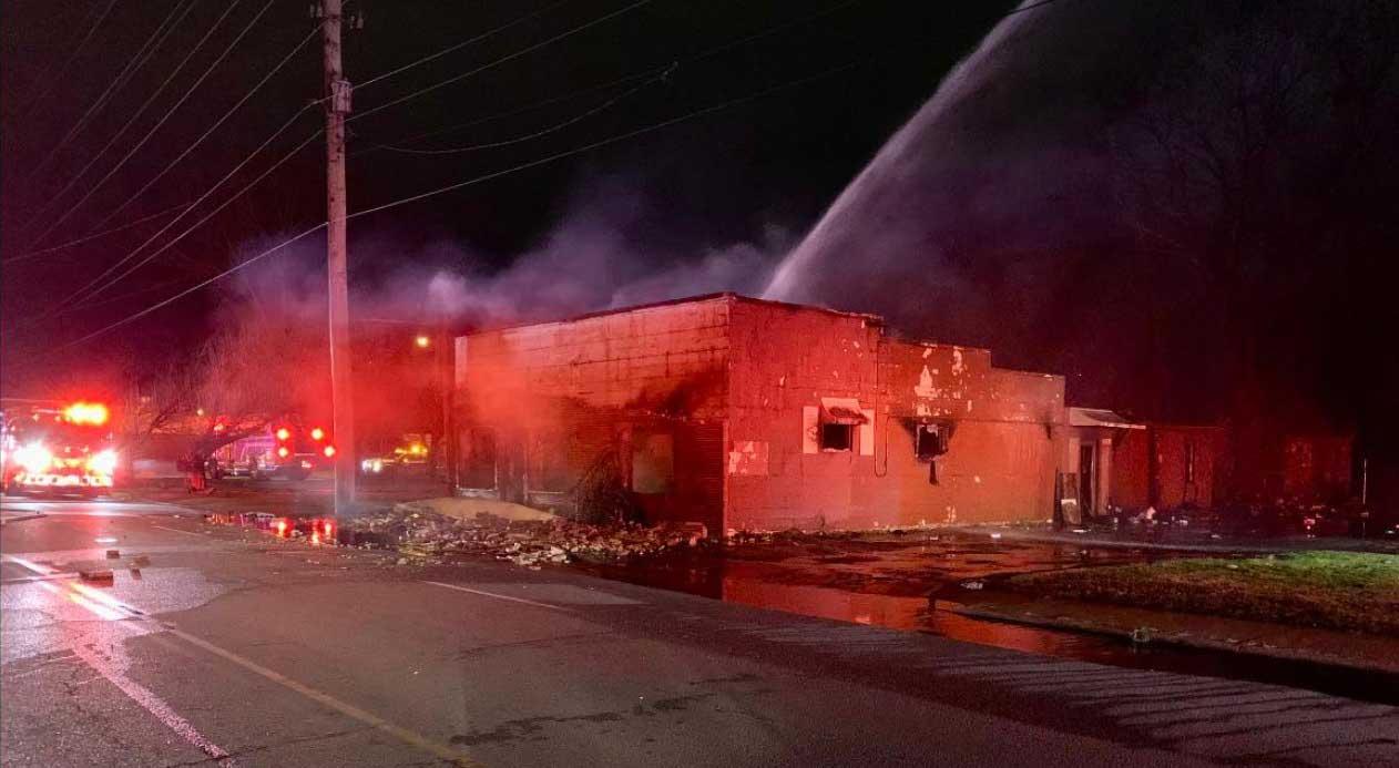 Firefighter injured in 4th Avenue fire