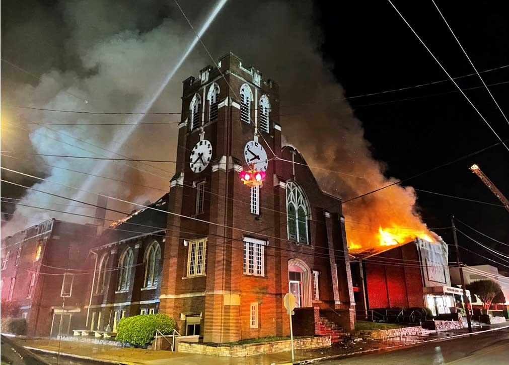 Flames tear through Chattanooga landmark