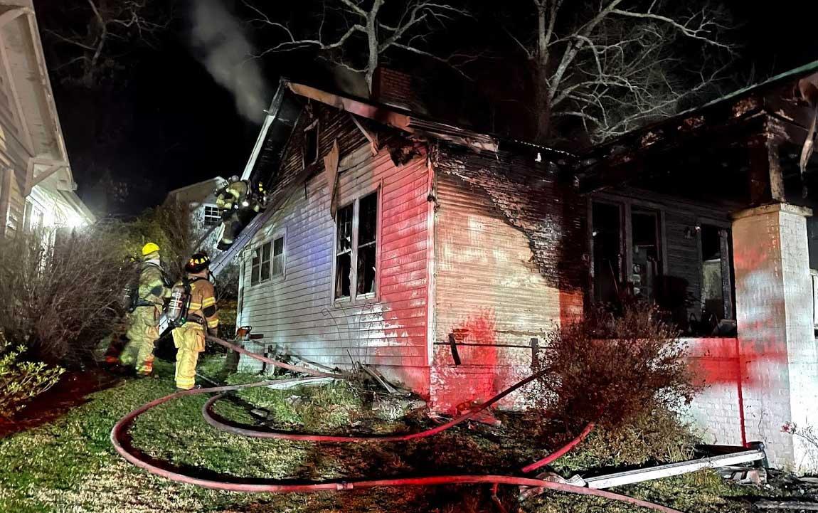 Man & dogs safe after Hixson Pike house fire