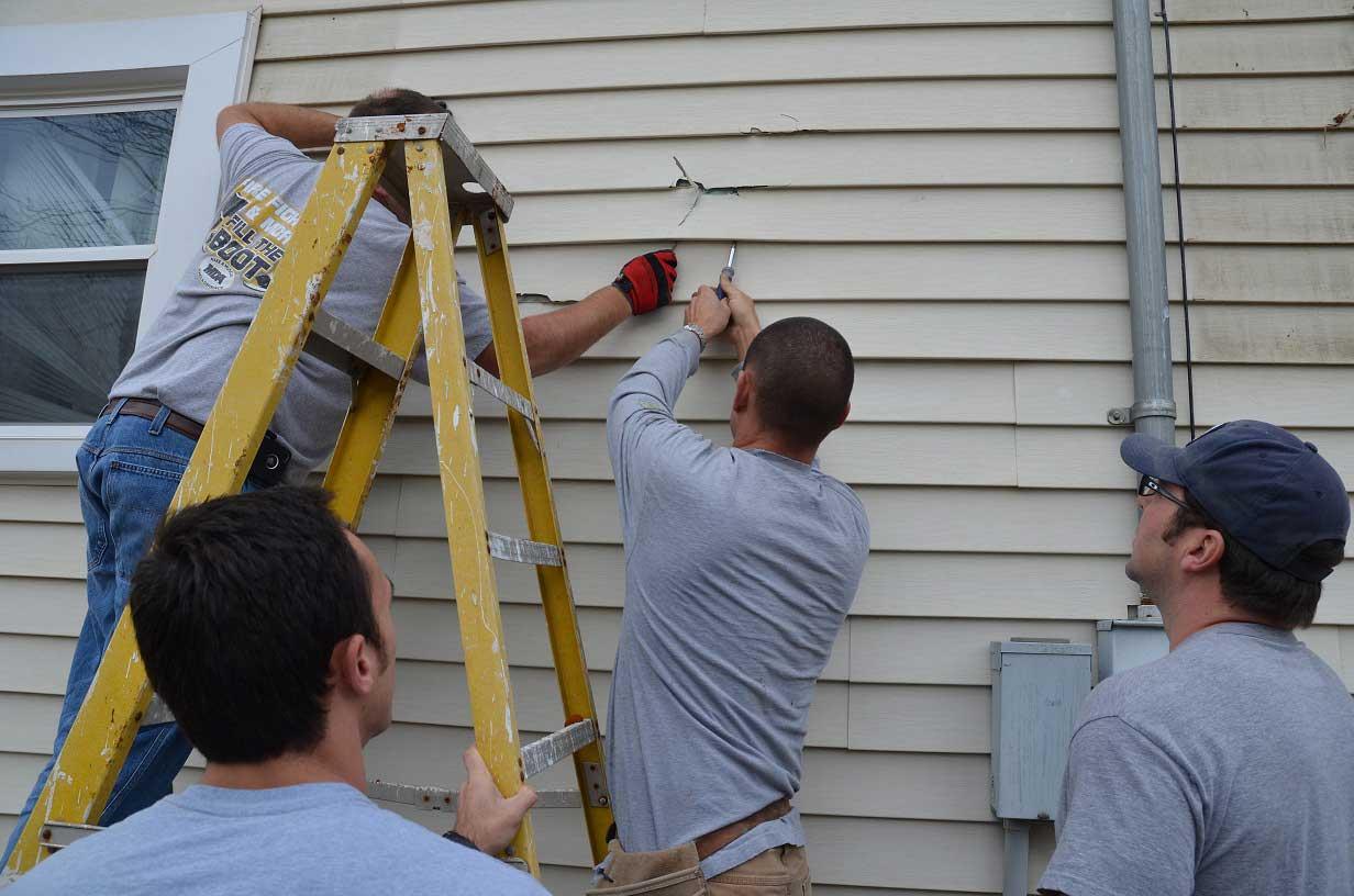 Off-Duty Firefighters Work to Help the Lockhart Children