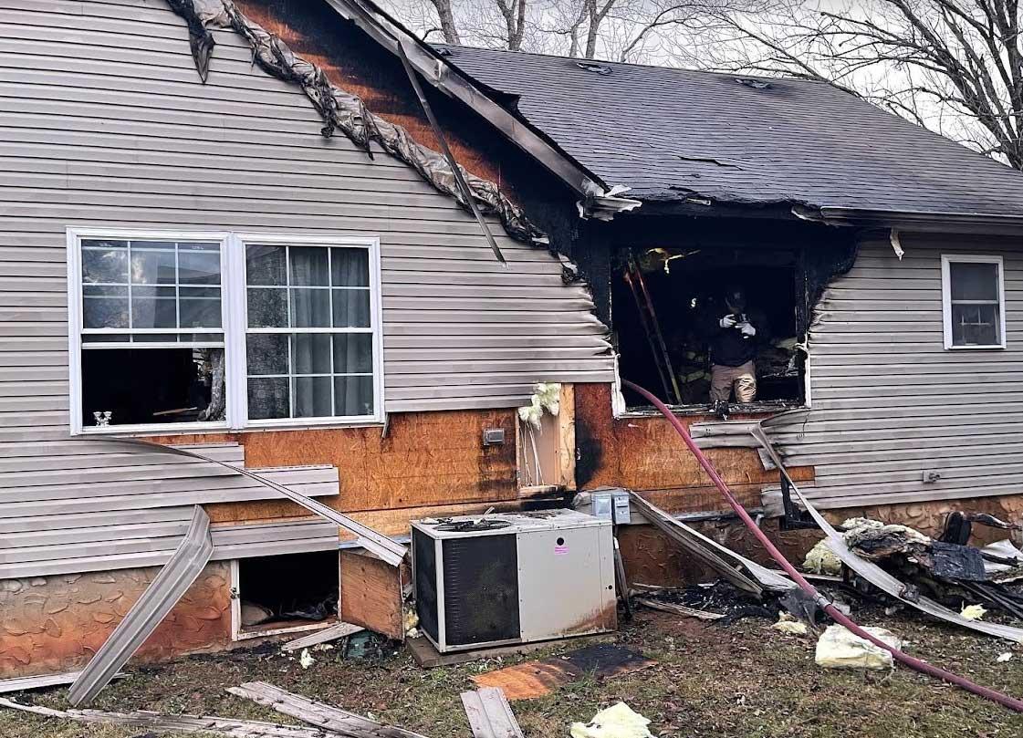 Smoke alarms alert occupants in Hickory Valley Road house fire