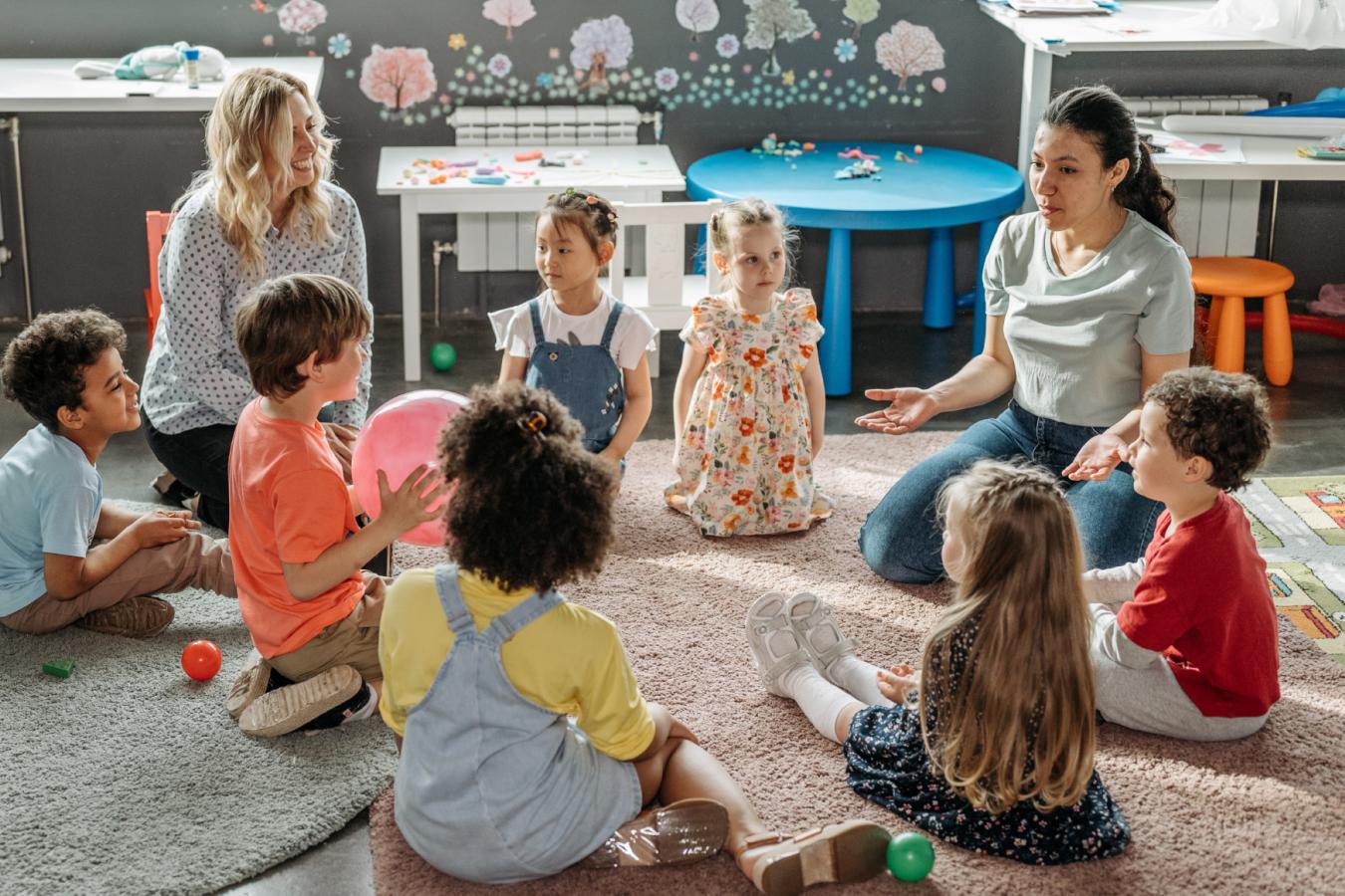 Group of children with 2 adults in classroom